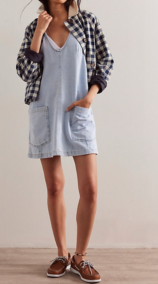 NEW FREE PEOPLE WE THE FREE HIGH ROLLER DENIM OVERALL SKIRTALL MINI DRESS XS