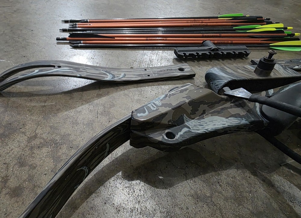 Golden Eagle Compound Bow with Arrows – Archery Good Condition.