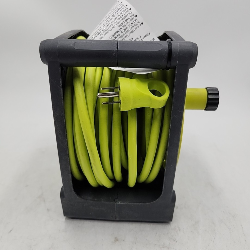 NEW Masterplug 40 ft 4-Outlet Extension Cord - Retractable.