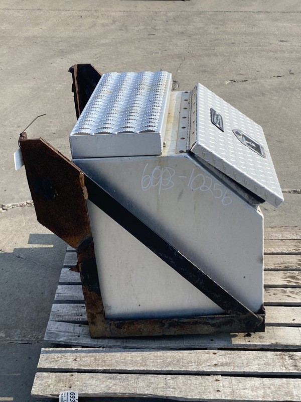 2014 Freightliner Cascadia Tool Box (693-10256)