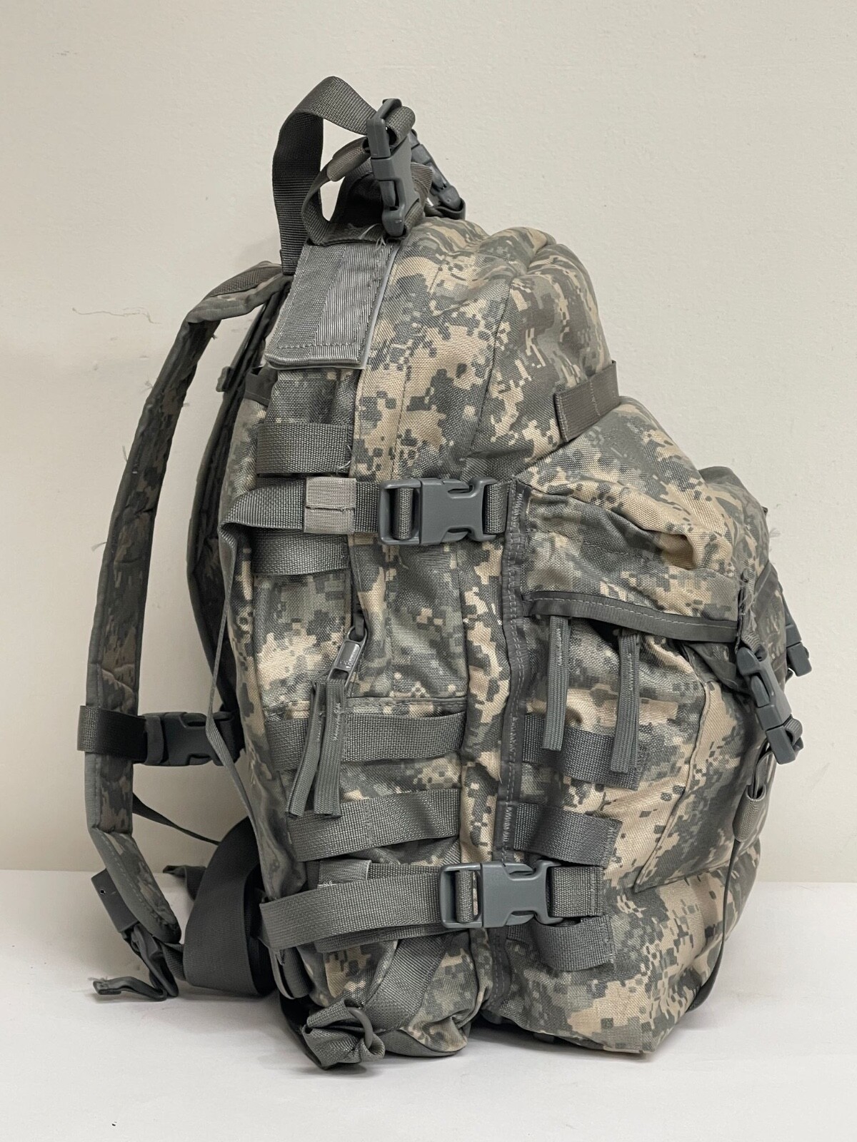US MILITARY ACU MOLLE II ASSAULT PACK W/STIFFENER 3 DAY BACKPACK
