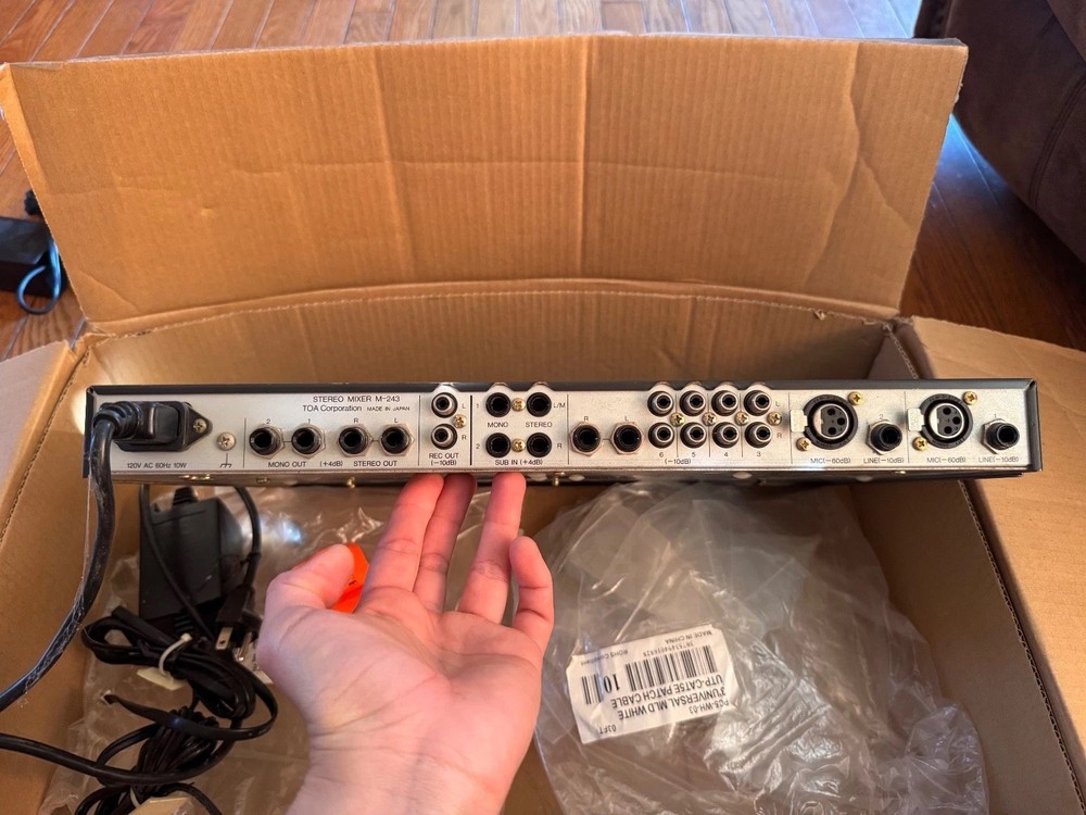 TOA STEREO MIXER M-243