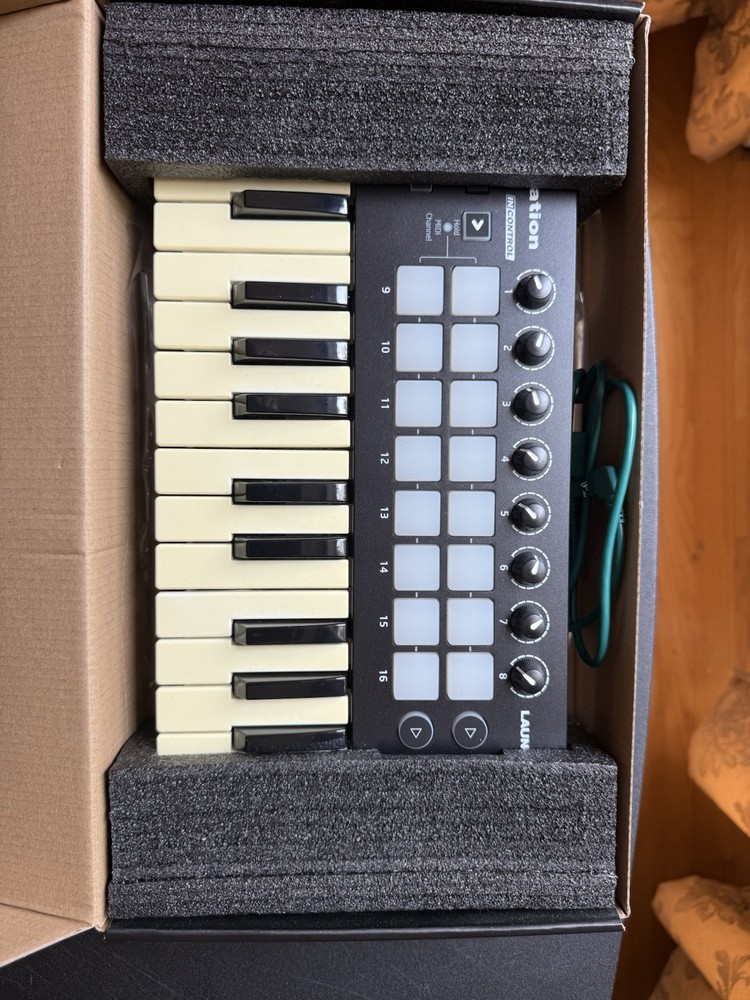 Novation Launchkey Mini MK2 25-Key Midi Controller for Ableton Live