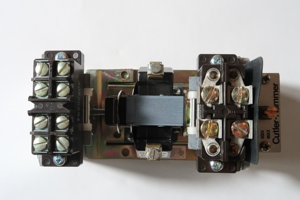 Cutler Hammer D80J Eaton Delay Timer Series A2 D80AM Magnet Assembly