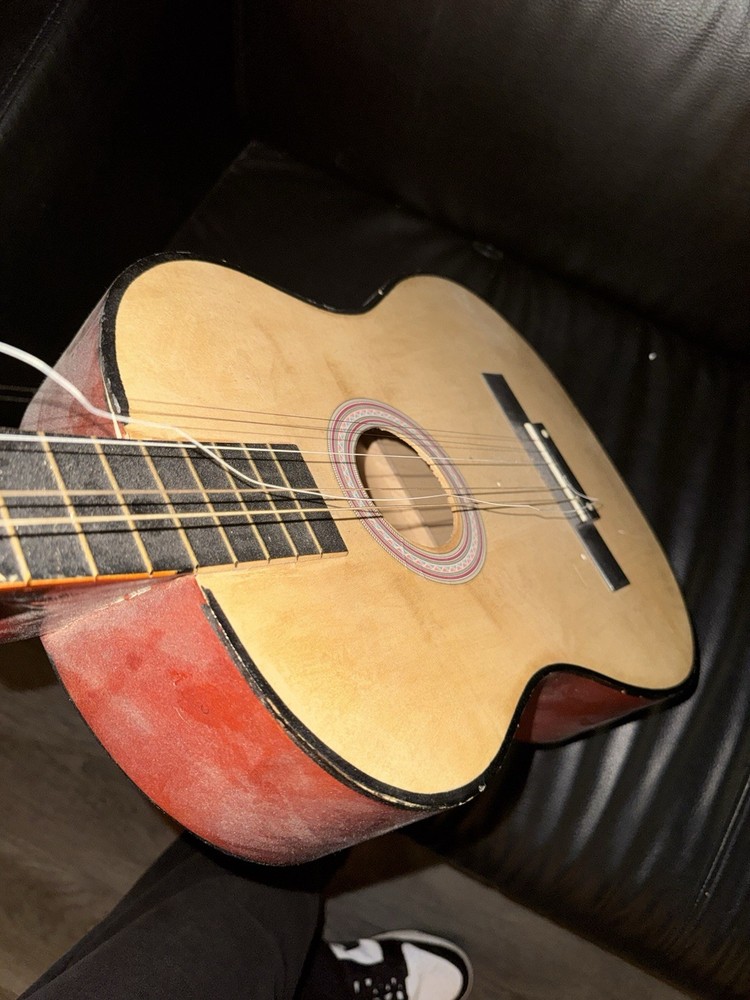 Beginner Classical Acoustic Guitar Nylon String – Student Guitar – Needs Strings