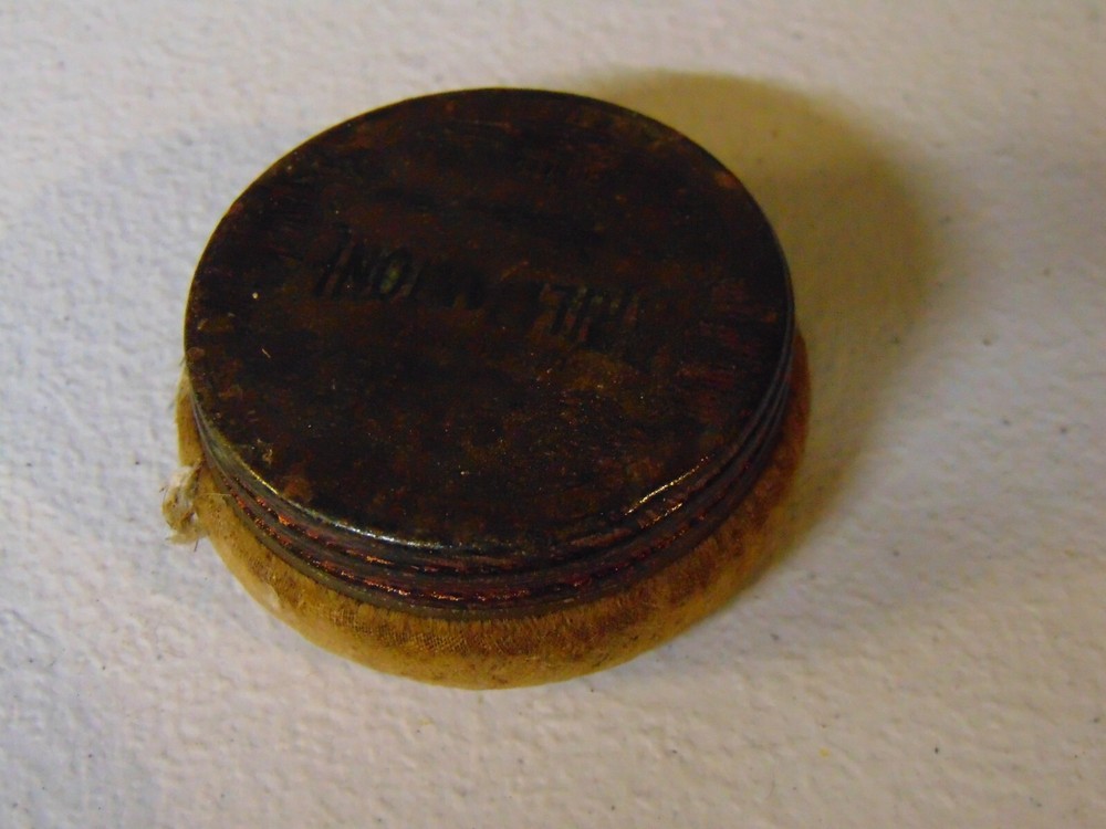 BRILLIANTONE PHONOGRAPH RECORD DUSTER / NEEDLE TIN