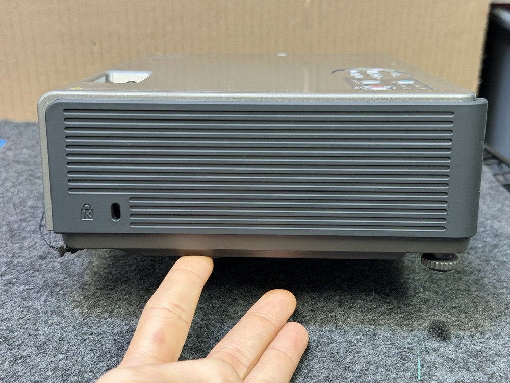 Epson PowerLite 765c 3LCD Multimedia Projector w/ Case, Remote, Cables, Manuals