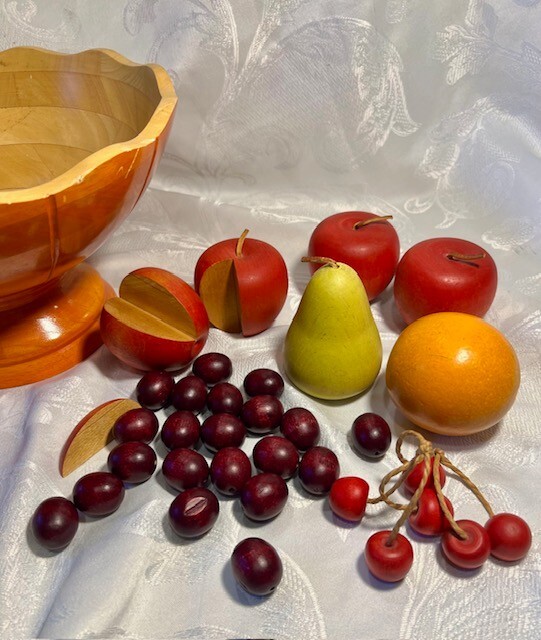 HAND TURNED/CRAFTED WOODEN FRUIT & BERRIES