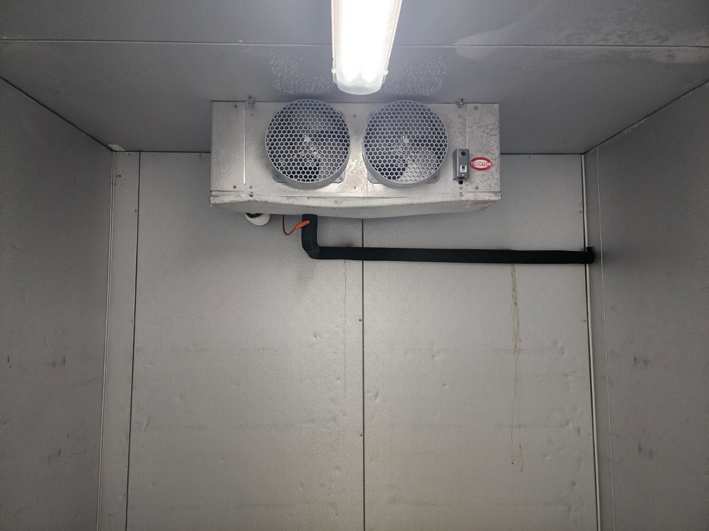 Walk in Freezer w Floor