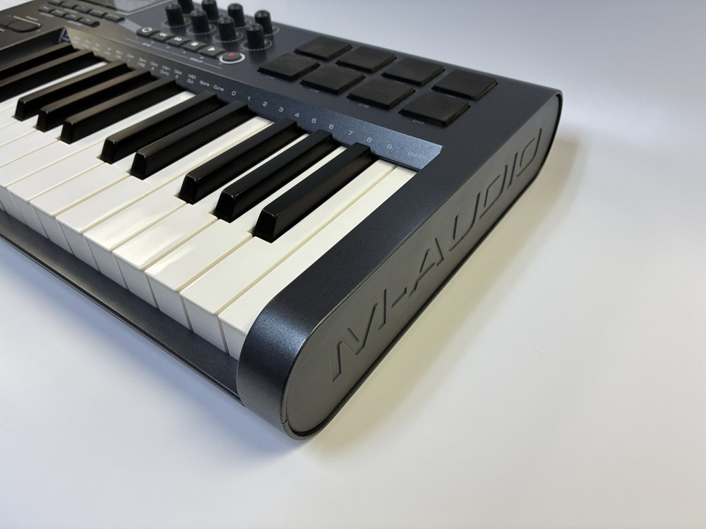 Axiom 25 key MIDI controller