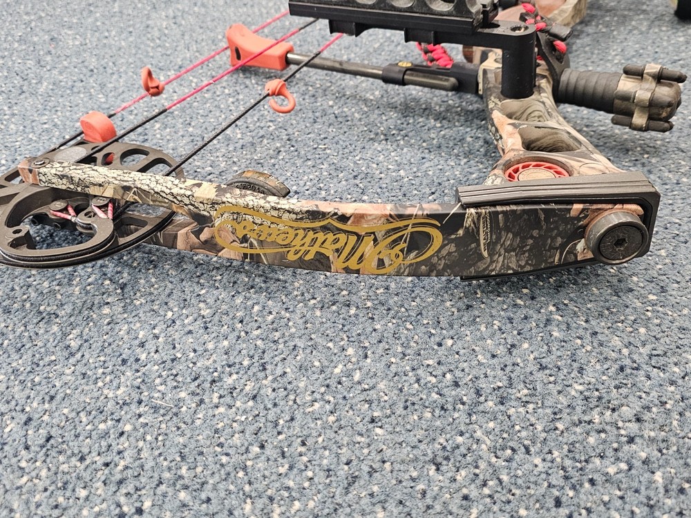 Mathews Switchback XT Compound Bow 70# Draw Weight Right Hand w/ Case