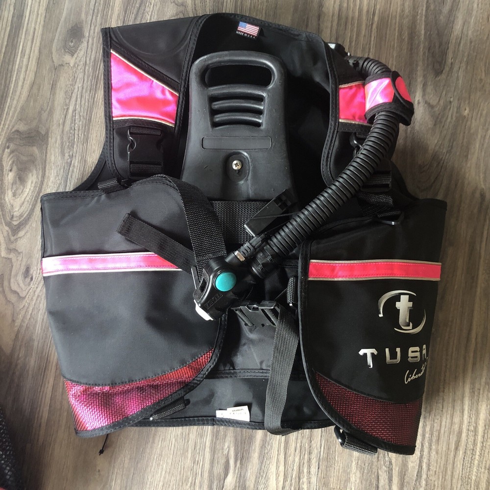 Tusa Dive Vest and Regulator Set