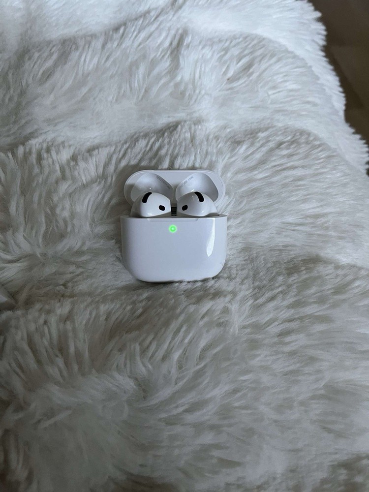 AIRPODS. GEN 4.