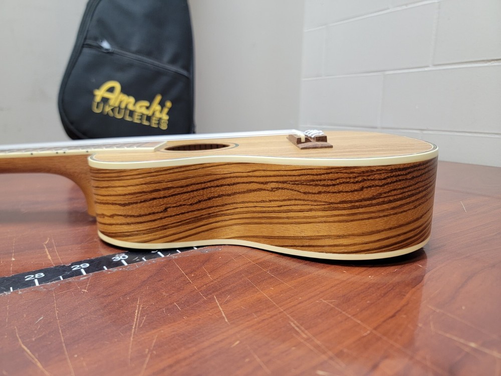 Amahi UK330C Ukulele In Soft Gig Bag