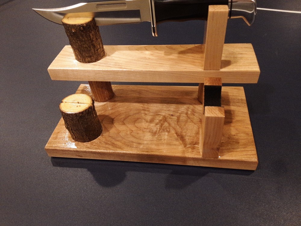 DOUBLE KNIFE DISPLAY STAND . SOLID MAPLE