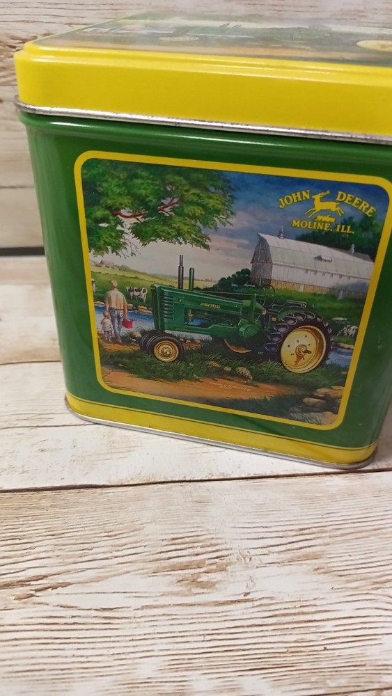 2005 John Deere Square Tin with lid