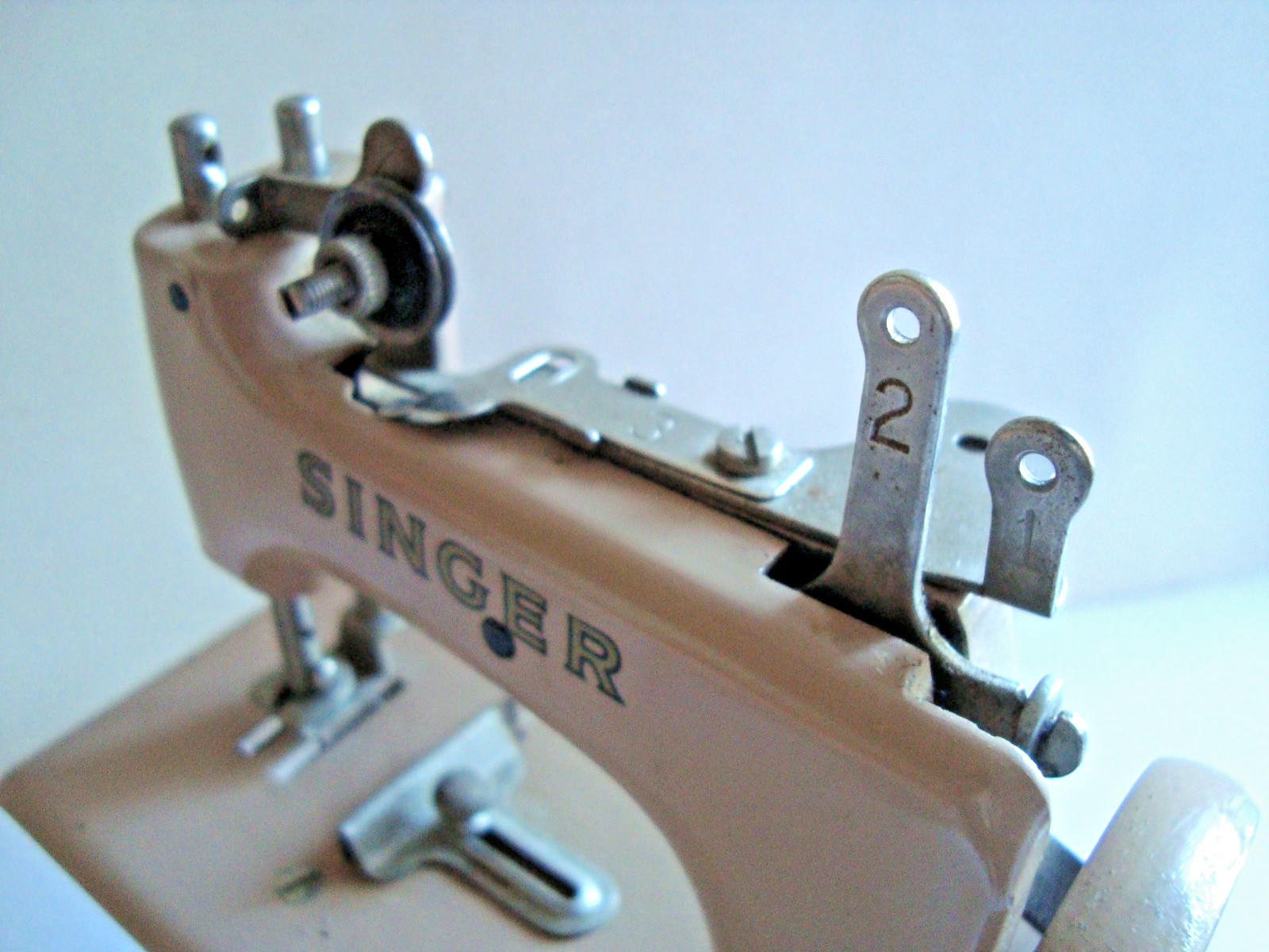 Vintage Singer Sewhandy Model 20 Sewing Machine Child's Toy ~ Hand Crank Metal