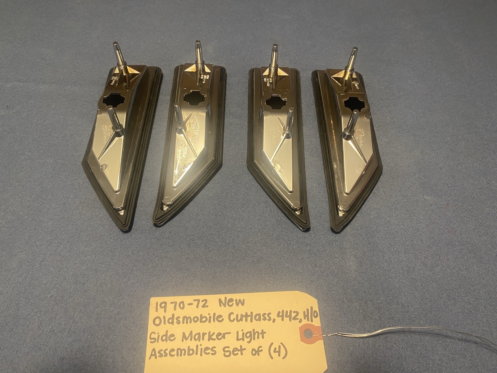 1970-72 New Oldsmobile Side Marker Light Assembly Set
