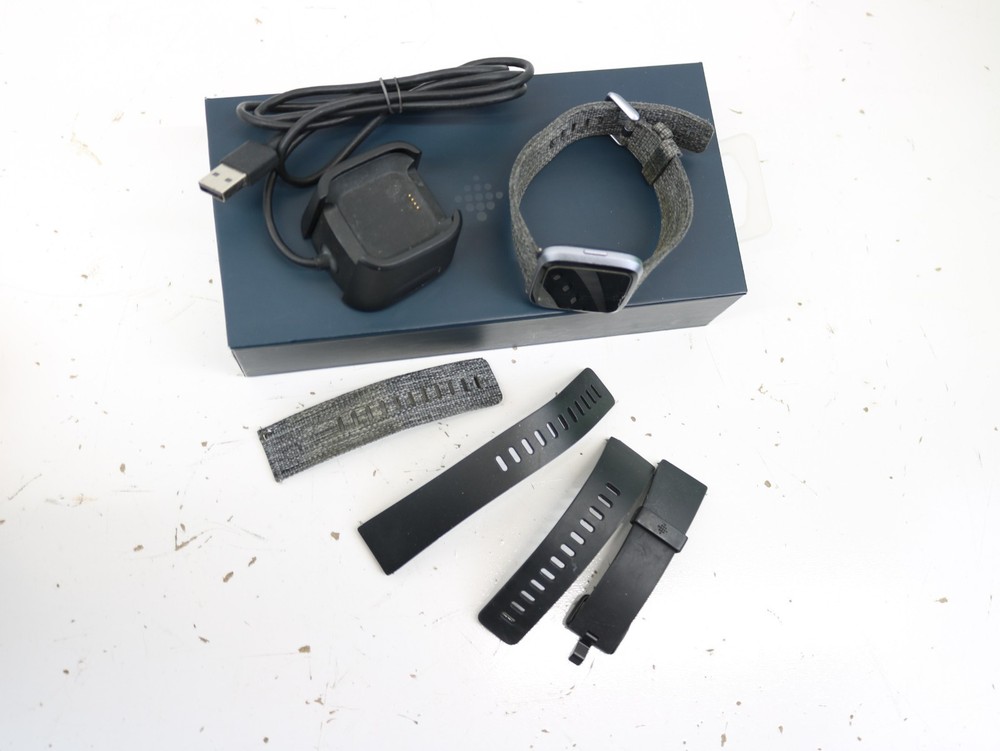 Fitbit Versa Watch FB505