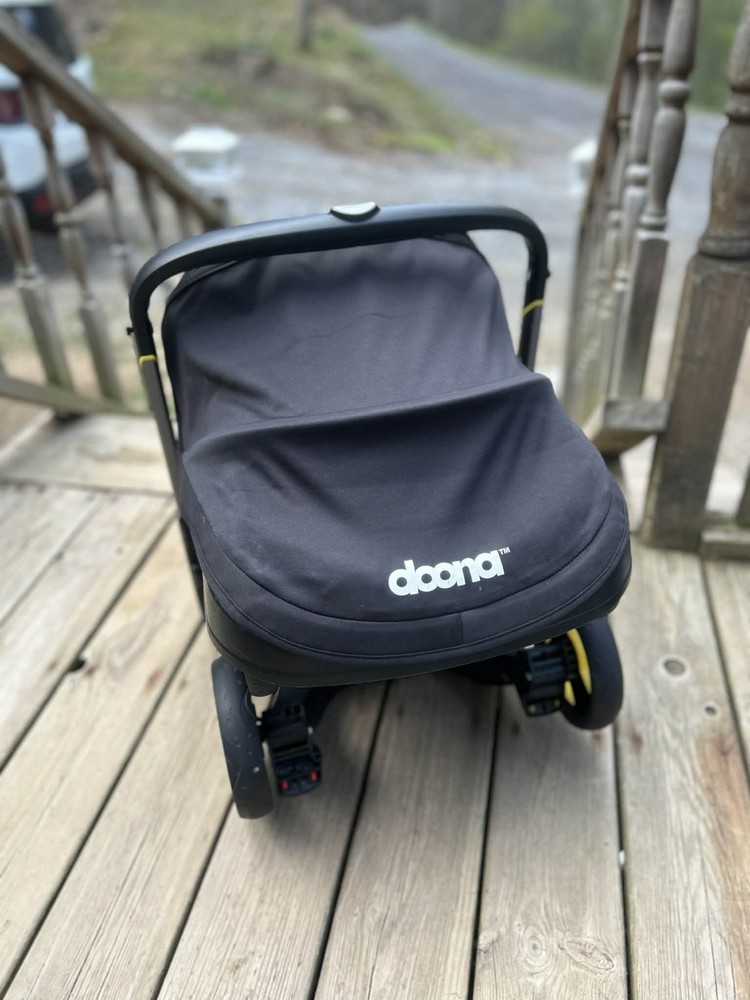 Doona Stroller w/ Nitro Black Canopy & Base & Seat Cover
