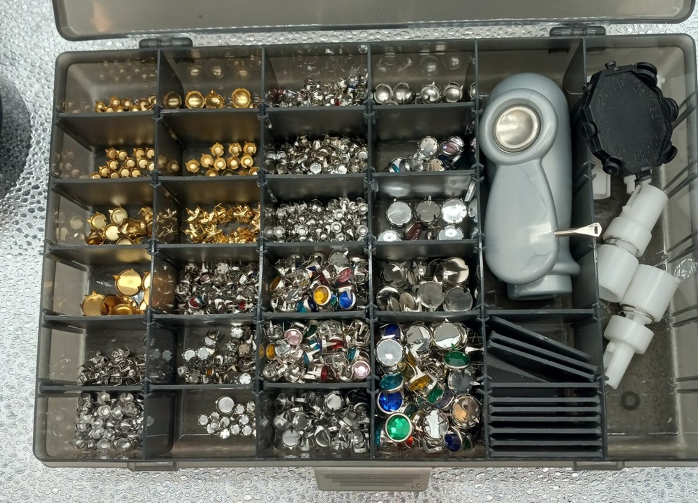 Cathy Mitchell's GeMagic Stud Setting Bedazzler Machine Plus Storage Case