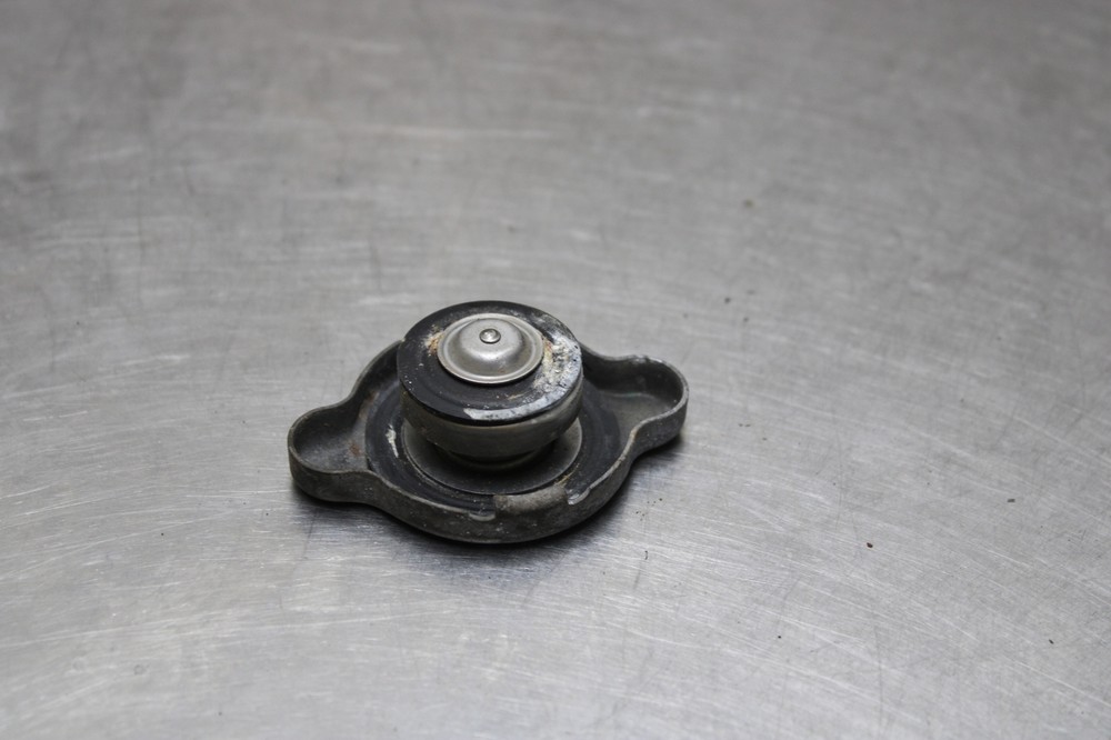 03-04 Suzuki GSXR 1000 Engine Radiator Cap