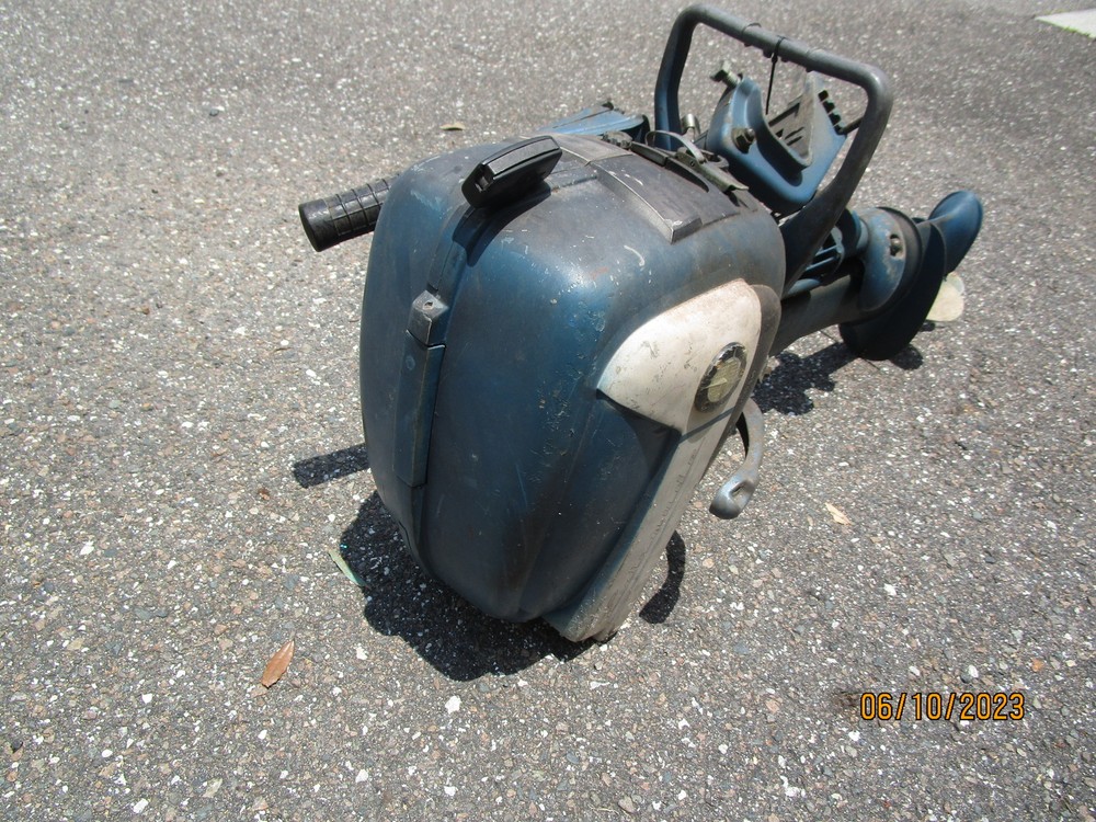 Vintage Evinrude 7.5hp Outboard Engine