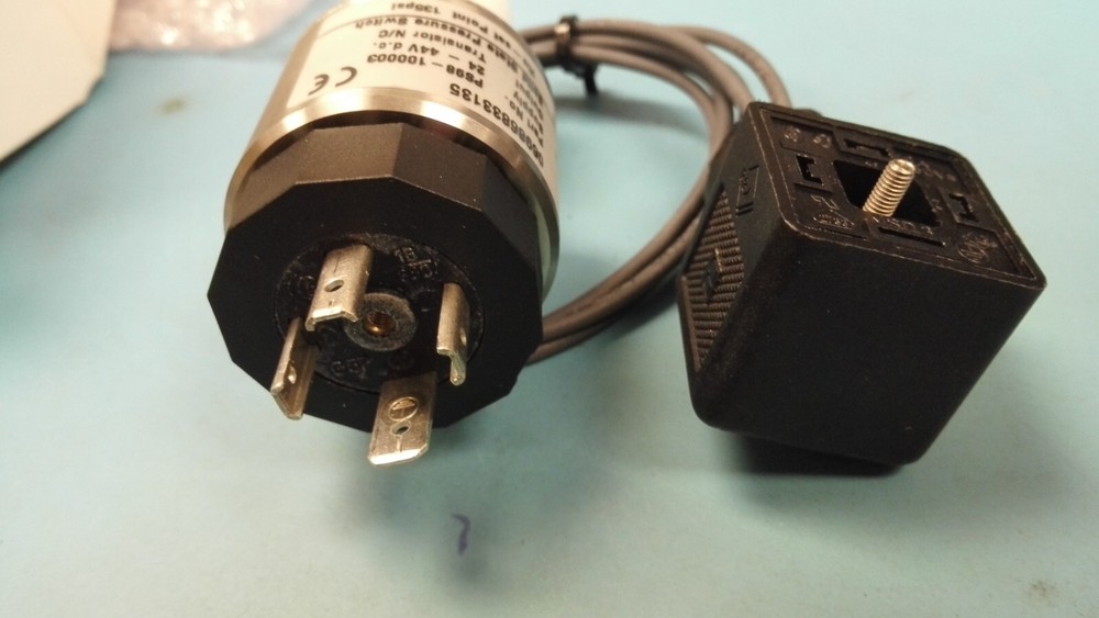 PS98-100003 WABCO SOLID STATE PRESSURE SWITCH 069833135 ( 24 -44VDC ) T095832
