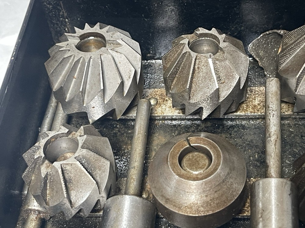 LATHE TOOLS-BEVEL FACE MILL CUTTERS 5/8" ARBOR (26M77)