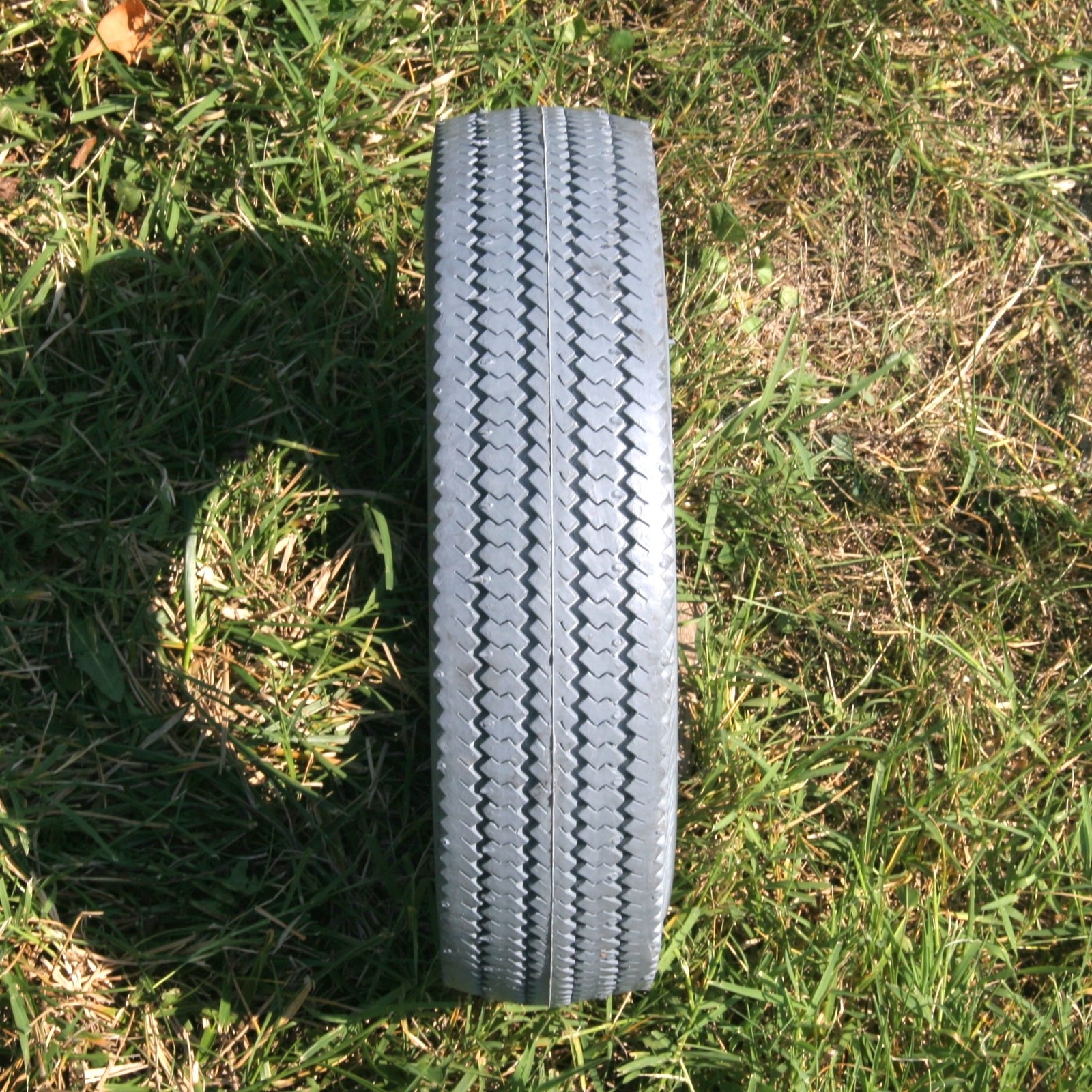 2.80x2.50-4 4Ply Gray Sawtooth Tire w/ Tube