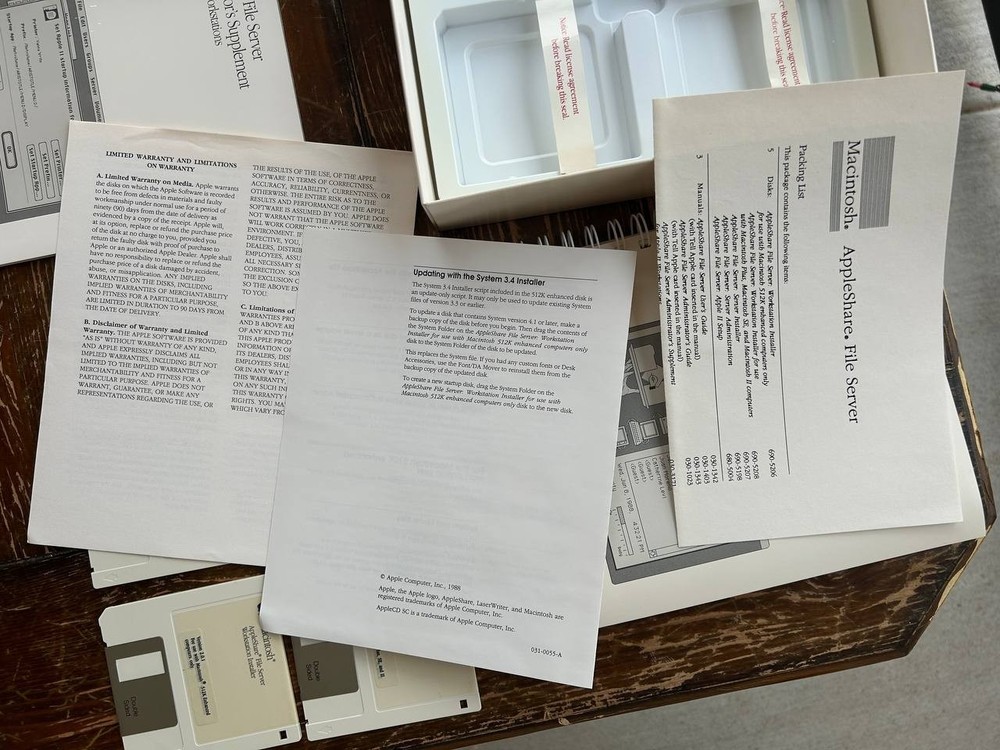 Macintosh AppleShare M0548/B Version 2.01. Vintage Apple software