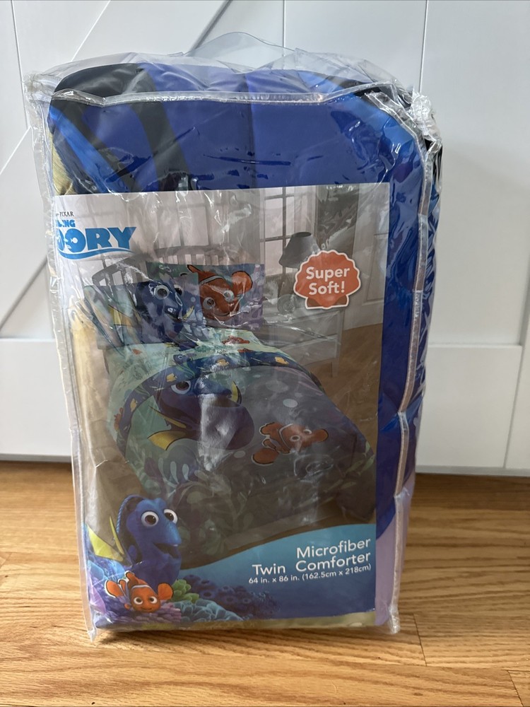 Finding Dory Twin Reversible Microfiber Comforter Disney Pixar NEW in Package