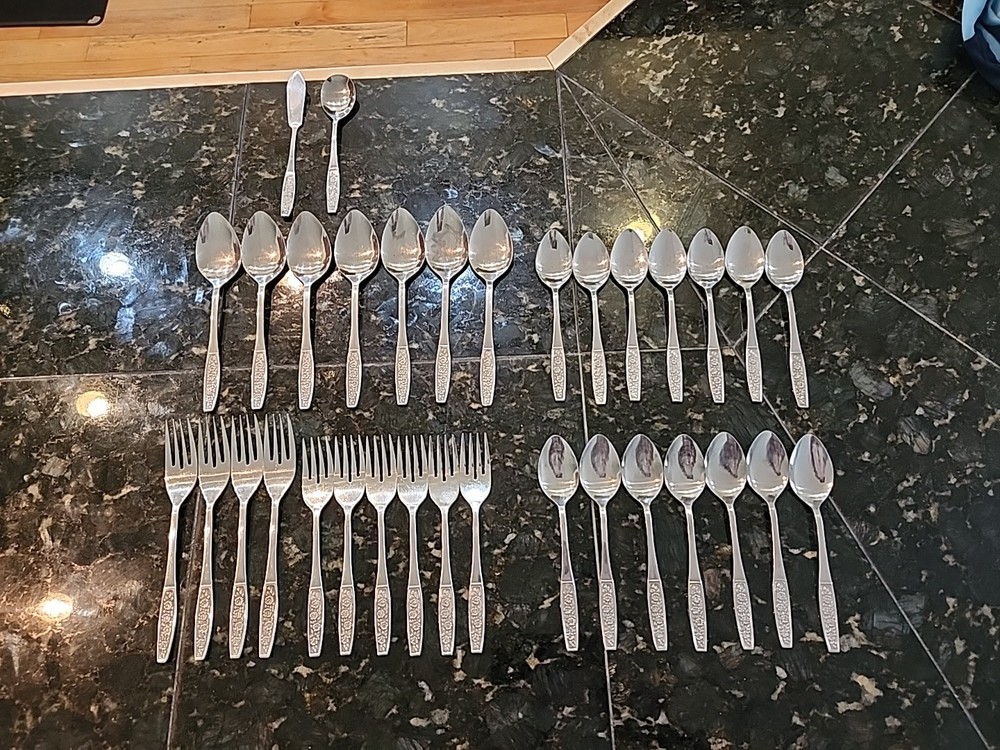 Customcraft Stainless CUS10 Floral Flatware 33 pieces Vtg MCM