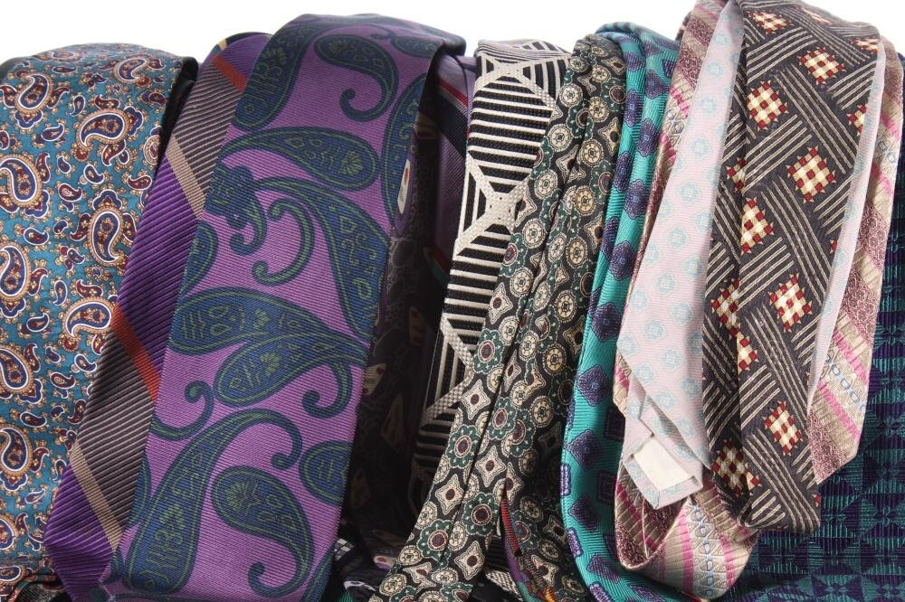 50 NECKTIES LOT QUILTER HOBBY CUTTER QUILTING CRAFT TIES 5 POUNDS