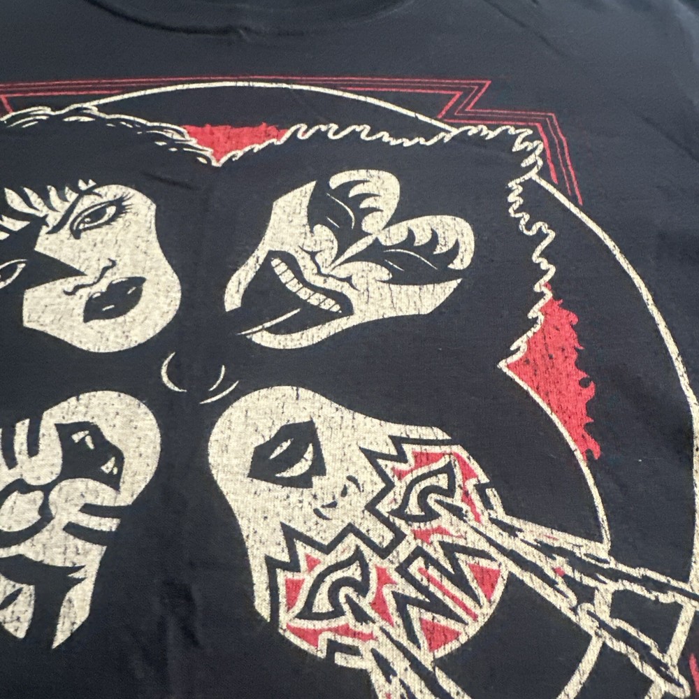 KISS SHIRT PRE-OWENED SIZE M VINTAGE ROCK AND ROLL OVER