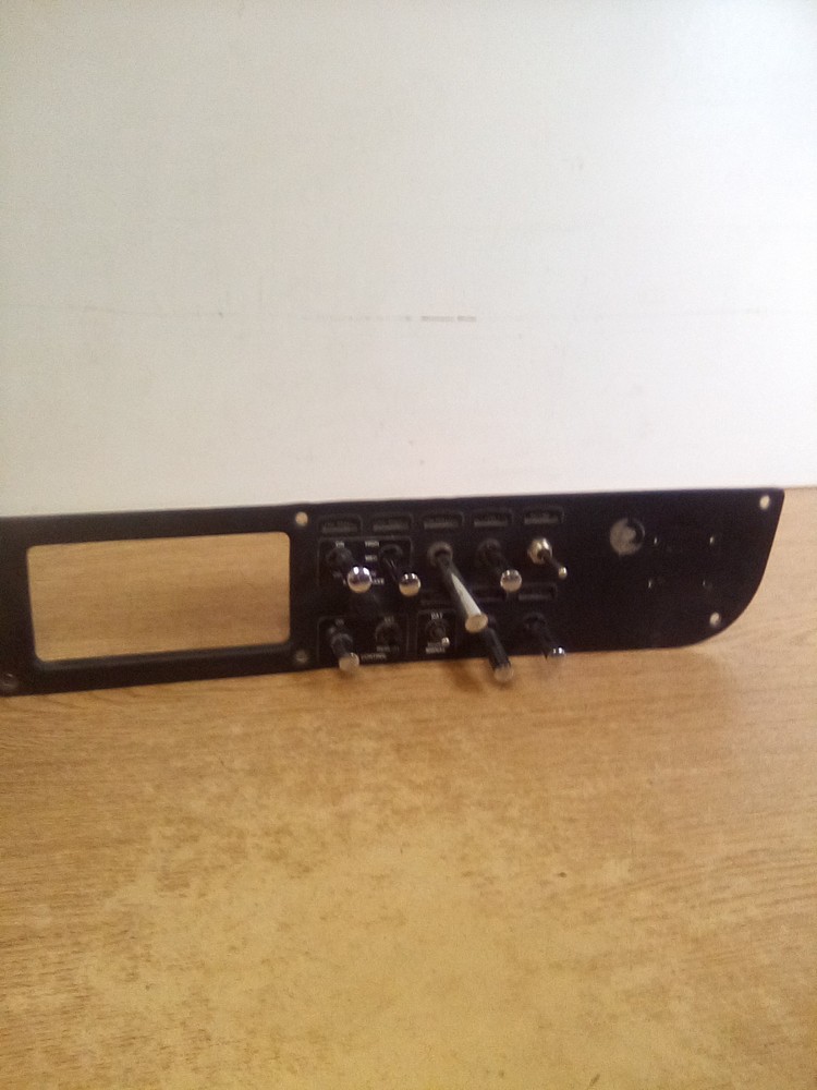 Peterbilt 379 Dash Switch Panel 17-04241-2E00