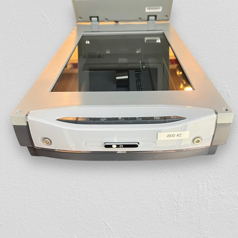 Microtek ScanMaker i800 Scanner Flatbed 48 Bit Color 9600x4800 DPI CCD Untested