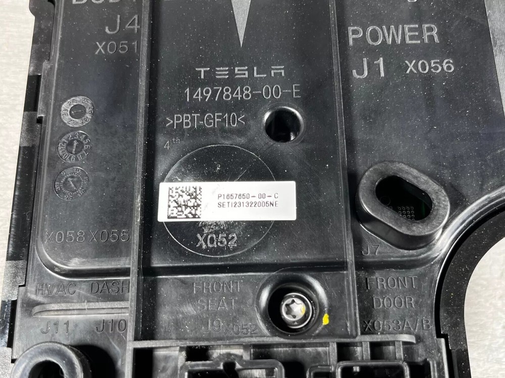⭕20-24 Tesla Model Y Right Low Voltage Controller Electronic Module 1657650-00-C