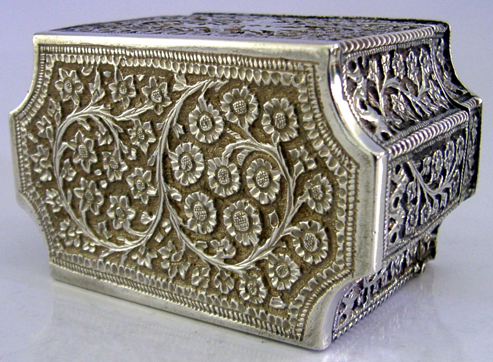 BEAUTIFUL 131g INDIAN SOLID SILVER TEA CADDY BOX c1900 ANTIQUE