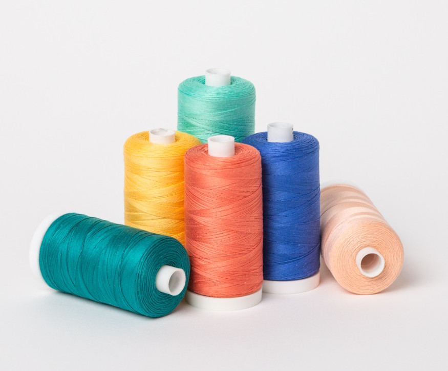 Cotton Sewing Thread Set 24 Spools 50wt Quilting Piecing with Storage Case