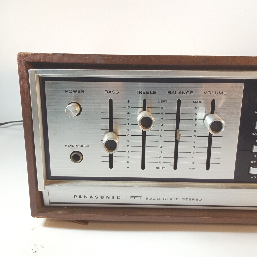 Panasonic FM/AM Solid State Stereo Receiver SA-700-READ