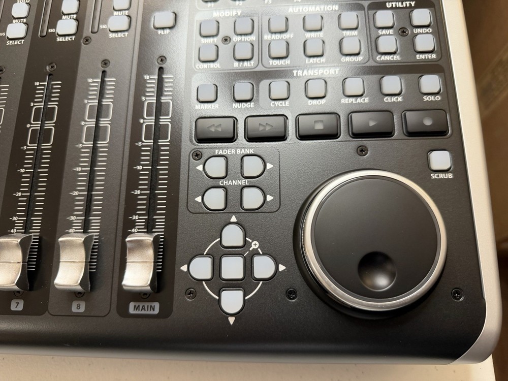 Behringer X-Touch DAW Control Surface + Decksaver EXC Boxed