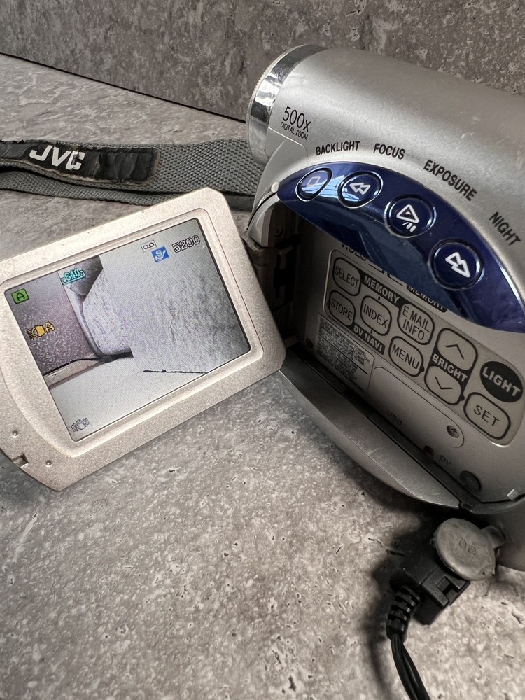 JVC GR-D230EK Handheld MiniDV Camcorder Silver Tested