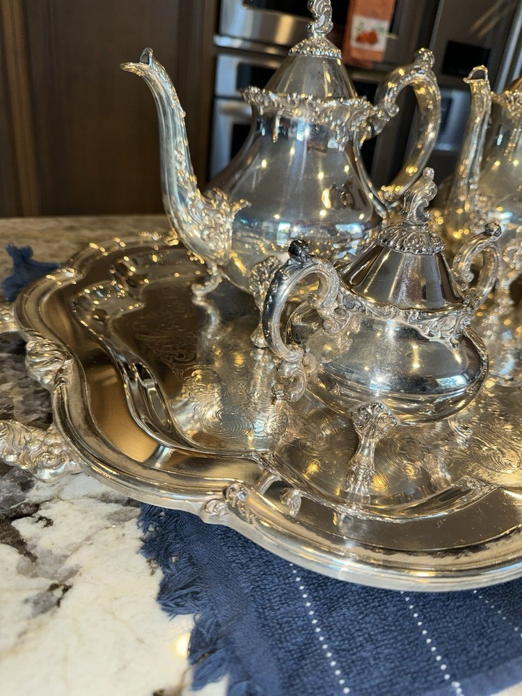Vintage Oneida Venetian Silver Plated 5 Piece Footed Ornate Tea & Coffee Set