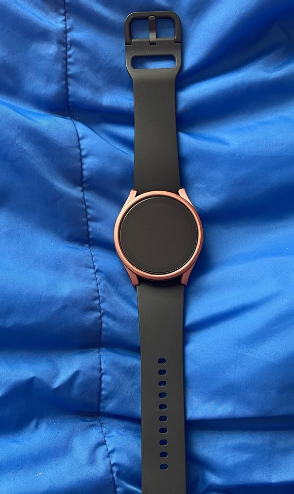 Samsung 5 Watch. Untested Needs Charger. Perfect Condition