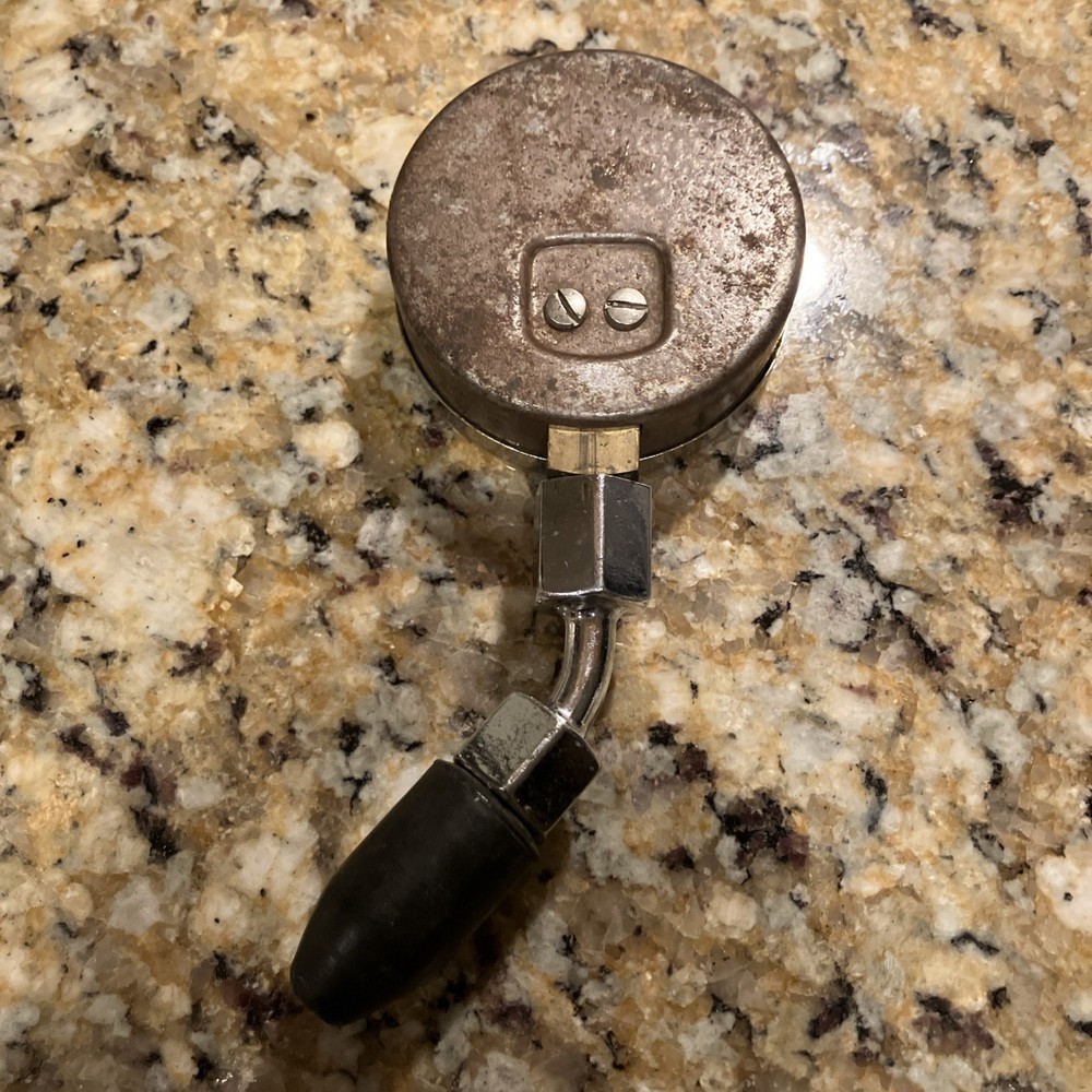 VINTAGE GILBERT DAVIS CO. AUTOMOBILE COMPRESSION TESTER