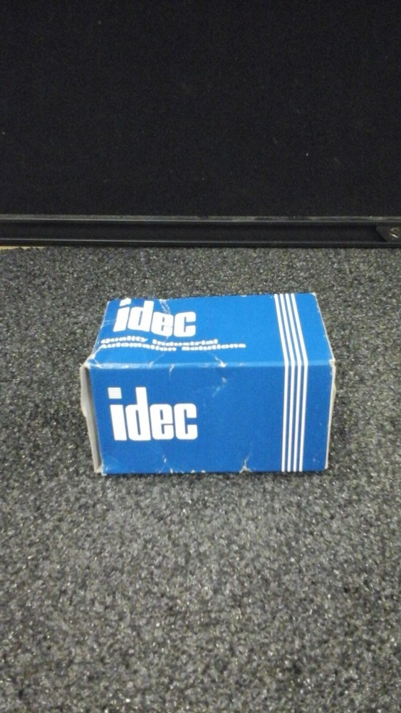 IDEC Type YC10 Red Round Miniature Pilot Pushbutton Switch