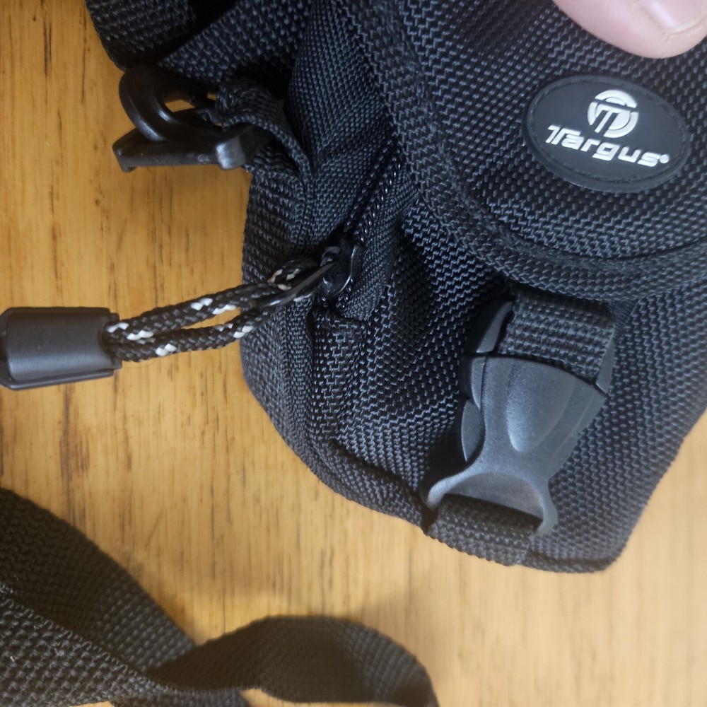 TARGUS MINI CAMERA ACCESSORIES BAG Shoulder Carry Strap Belt Loop Holder
