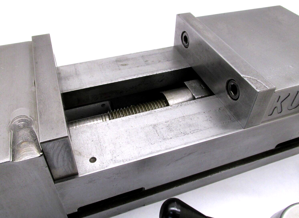 KURT 6" PULL-TYPE II CNC MACHINE VISE w/ JAWS & HANDLE - #PT600