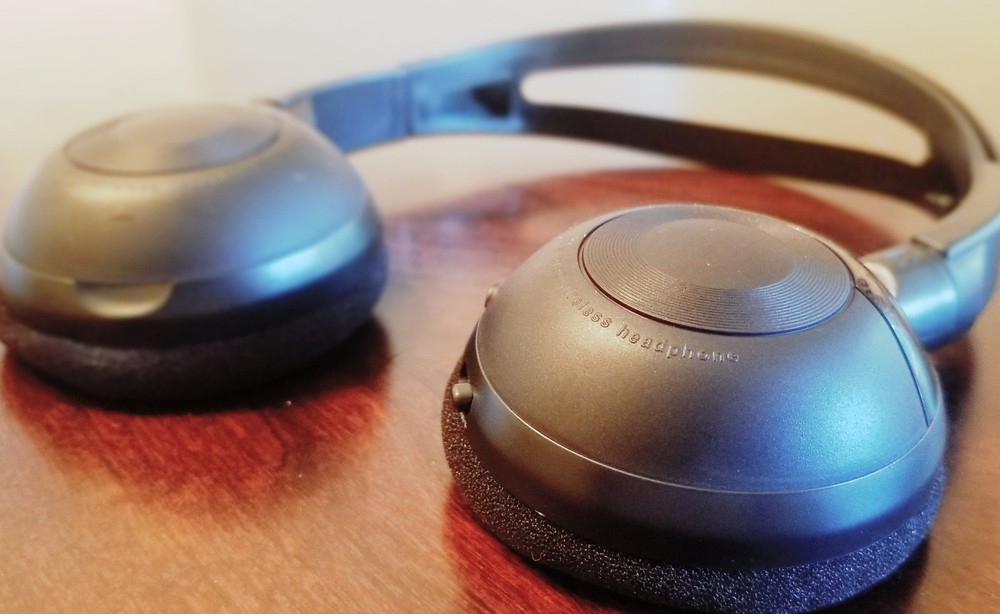 2014 Quest Compatible Wireless DVD Headphone